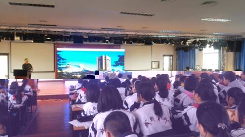 新东方教育科技集团总裁周成刚与实外学生一起(图1)